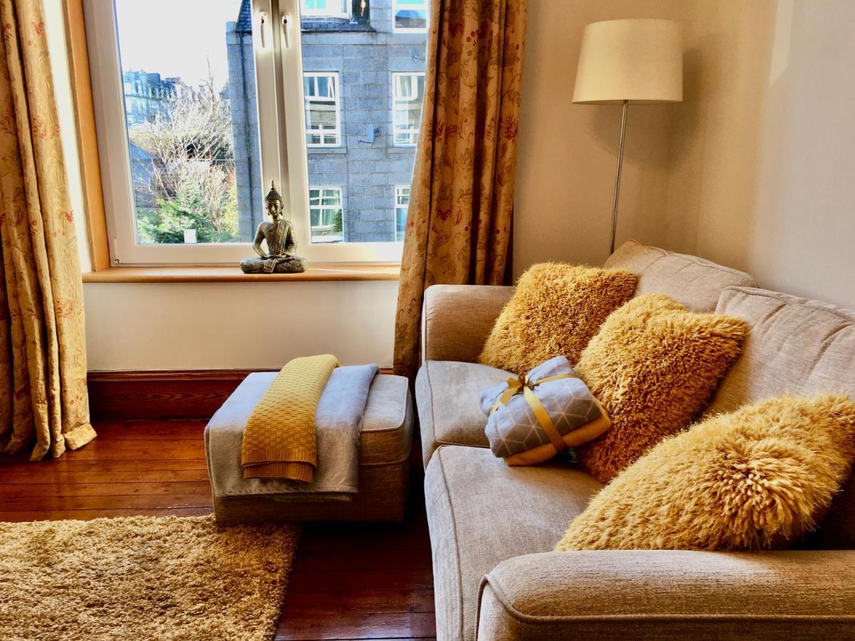 Cosy 2 Bedroom Central Apartment - Free Parking, Free Wifi Aberdeen Dış mekan fotoğraf