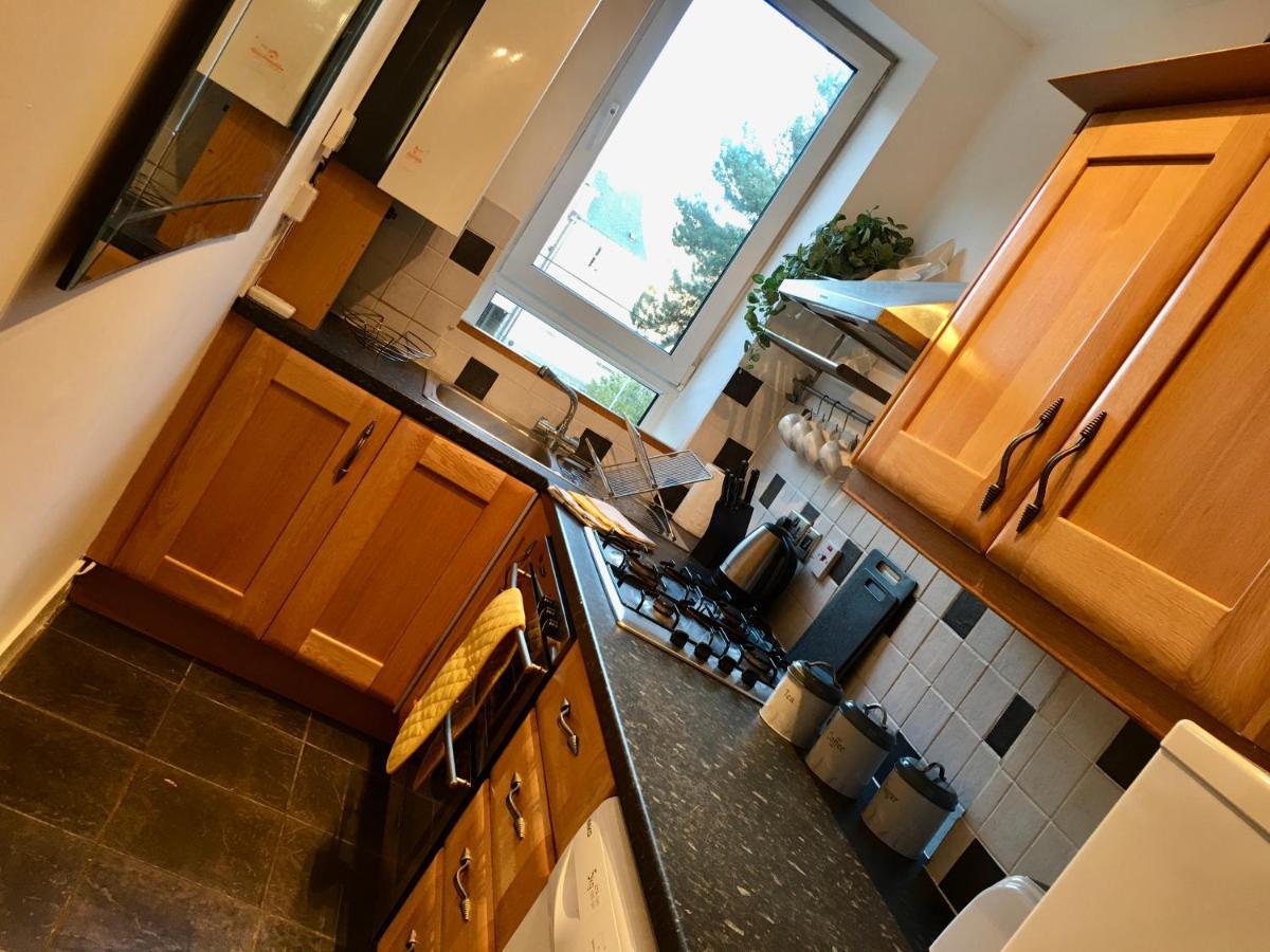 Cosy 2 Bedroom Central Apartment - Free Parking, Free Wifi Aberdeen Dış mekan fotoğraf