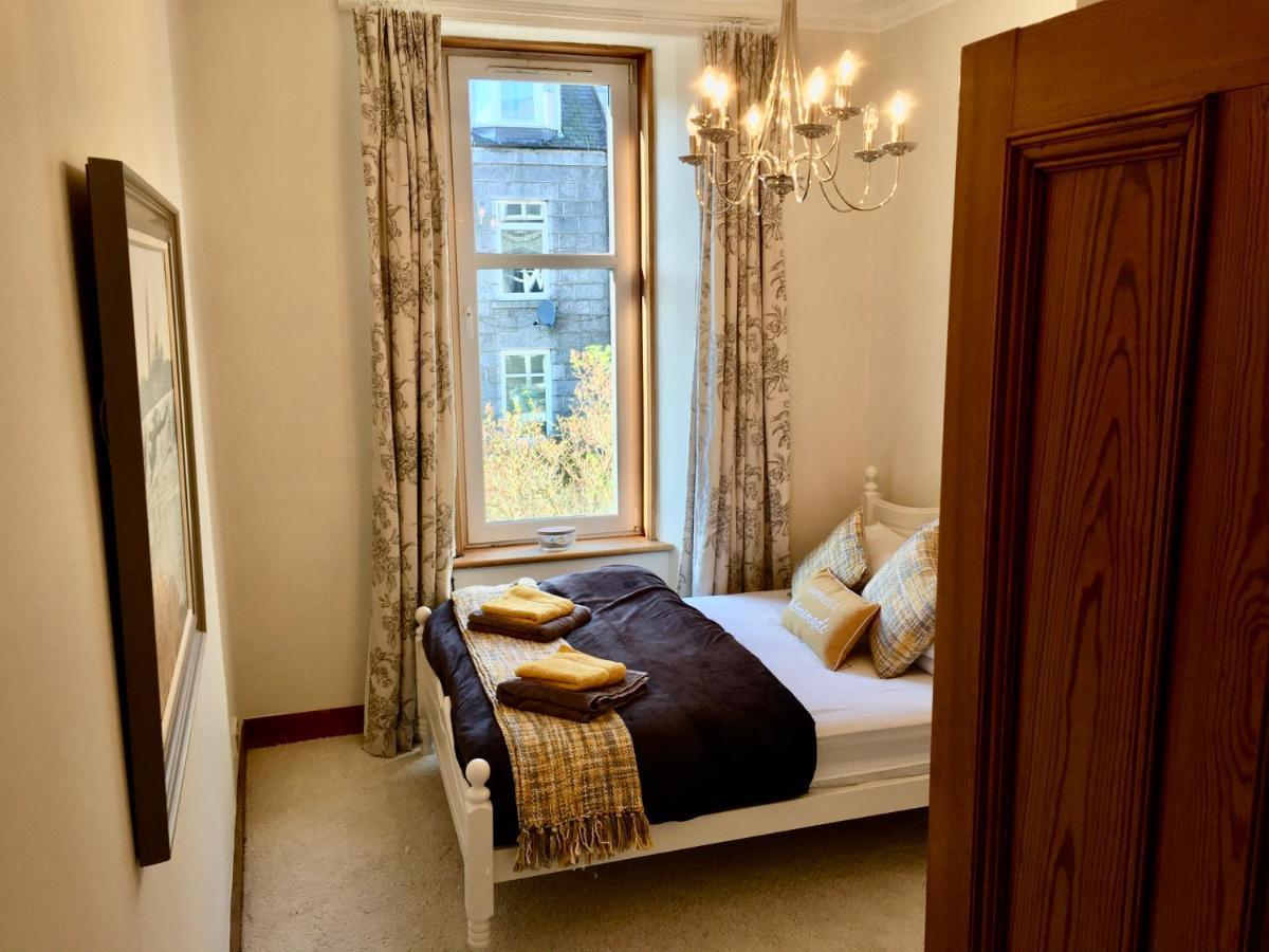 Cosy 2 Bedroom Central Apartment - Free Parking, Free Wifi Aberdeen Dış mekan fotoğraf