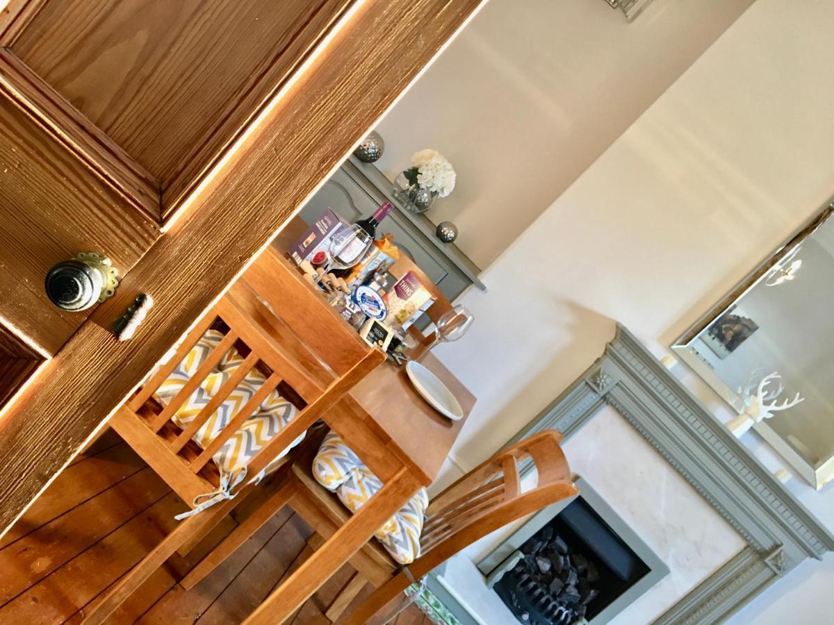 Cosy 2 Bedroom Central Apartment - Free Parking, Free Wifi Aberdeen Dış mekan fotoğraf