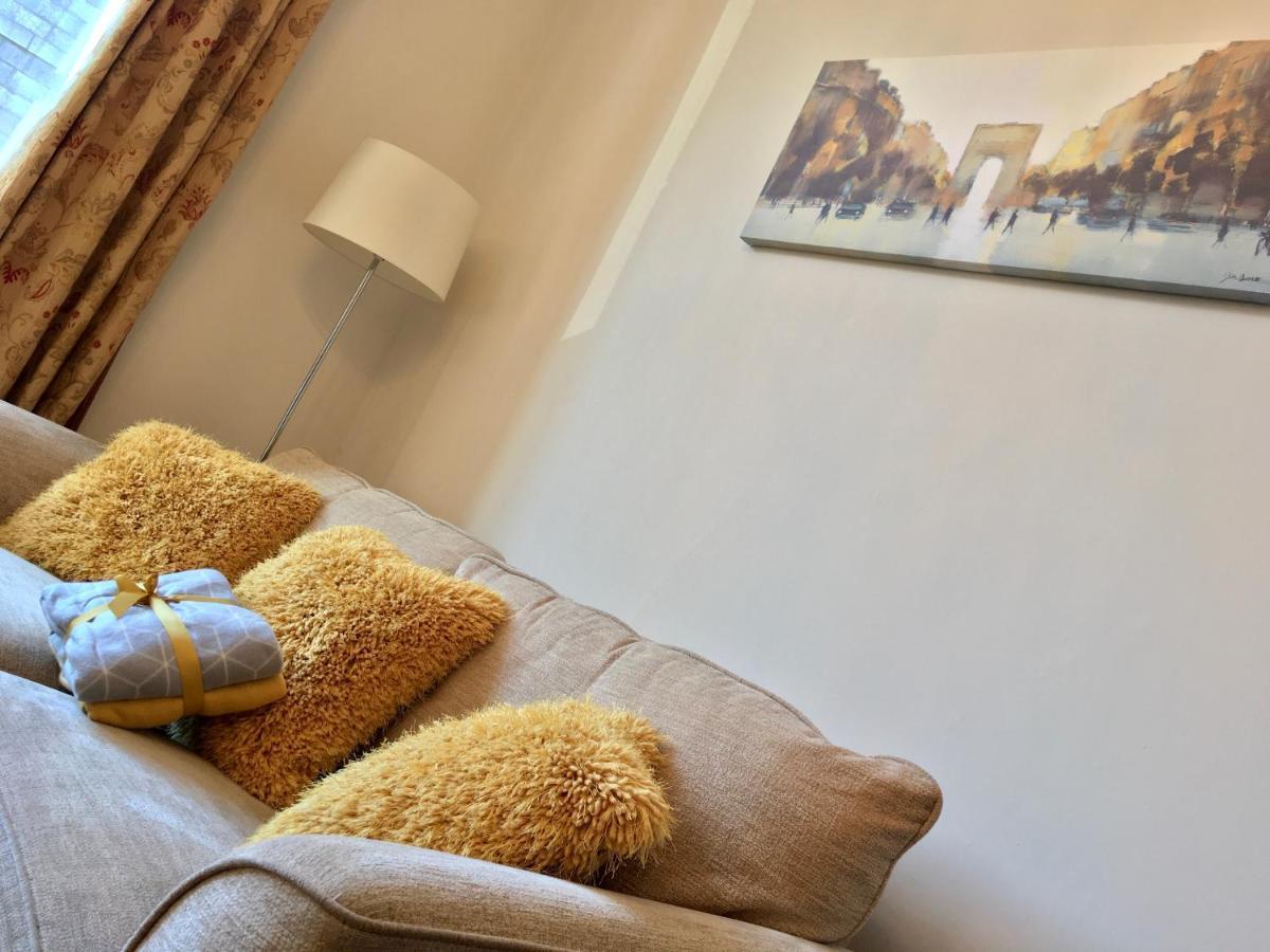 Cosy 2 Bedroom Central Apartment - Free Parking, Free Wifi Aberdeen Dış mekan fotoğraf