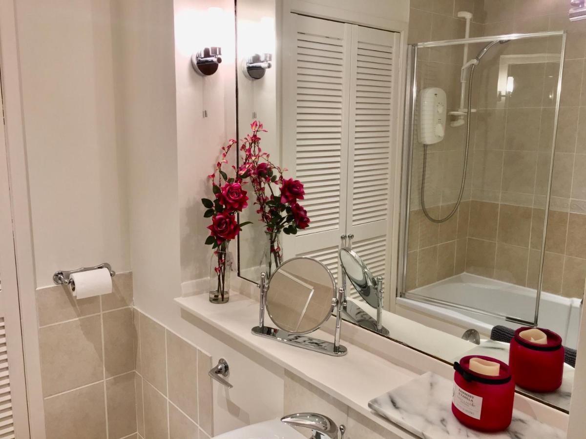 Cosy 2 Bedroom Central Apartment - Free Parking, Free Wifi Aberdeen Dış mekan fotoğraf
