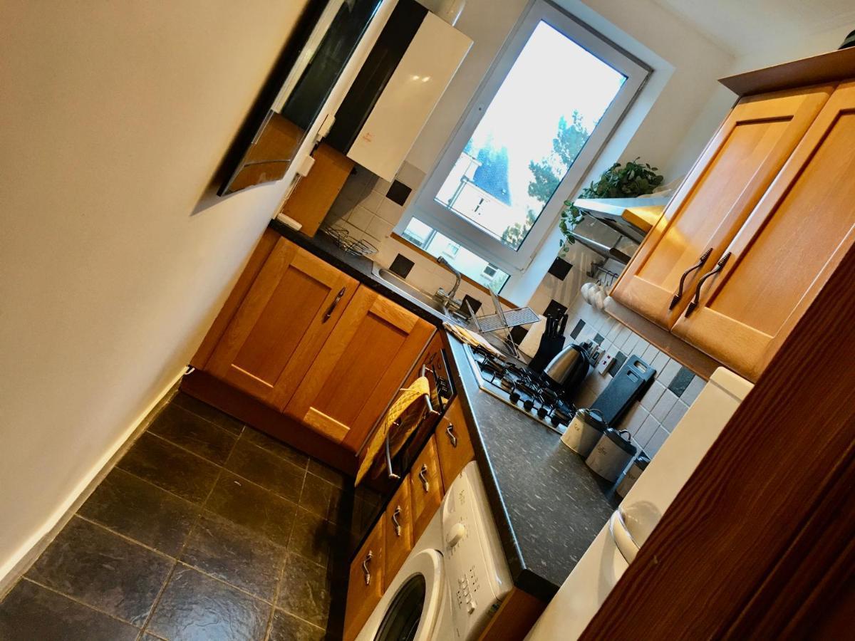 Cosy 2 Bedroom Central Apartment - Free Parking, Free Wifi Aberdeen Dış mekan fotoğraf
